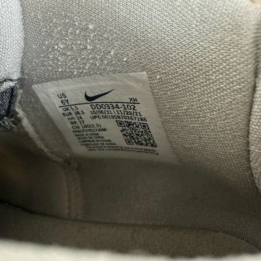 Nike Kyrie Infinity Basketball Shoes sz. US Boys 6 Yr. Old White DD0334-102‎
